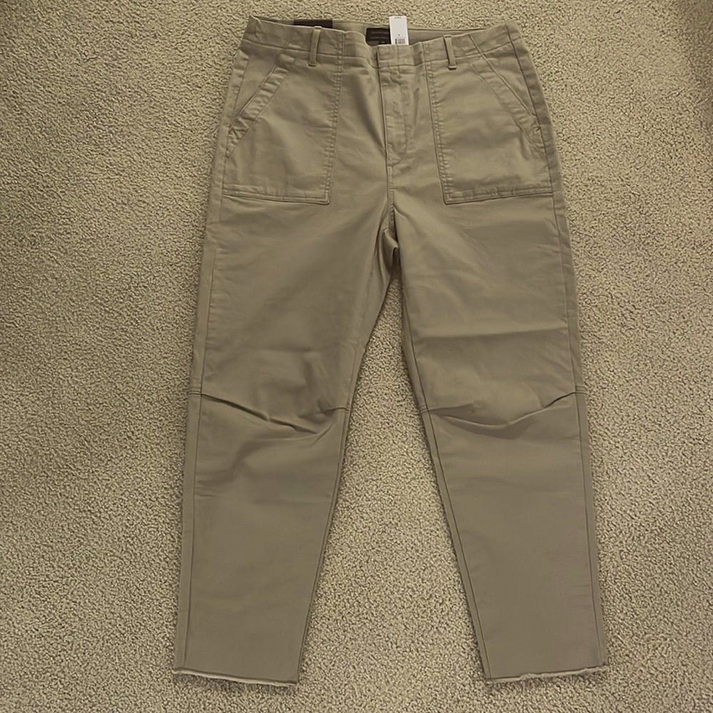 New with tags authentic chino girlfriend fit